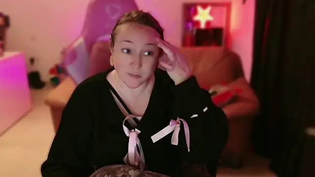 Snapshot of kisicaxx chatting on 4, 3, 2025 kisicaxx online show from 4, 3, 2025