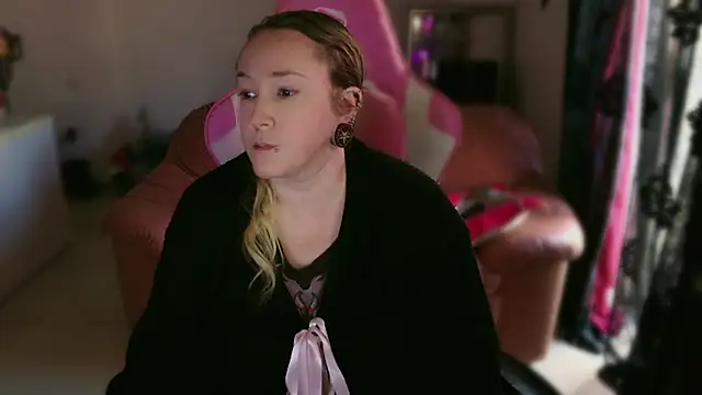 Snapshot of kisicaxx chatting on 5, 3, 2025 kisicaxx online show from 5, 3, 2025