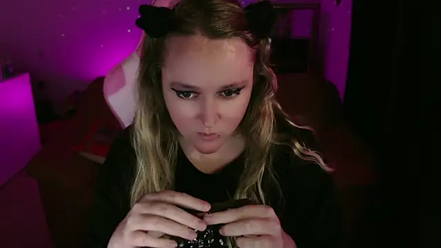 Snapshot of kisicaxx chatting on 12, 3, 2025 kisicaxx online show from 12, 3, 2025