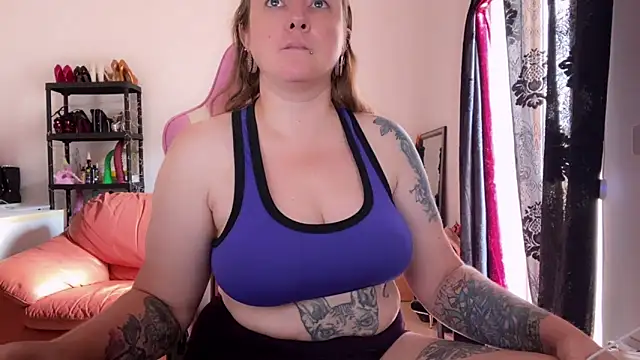 Snapshot of kisicaxx chatting on 18, 9, 2025 kisicaxx online show from 18, 9, 2025