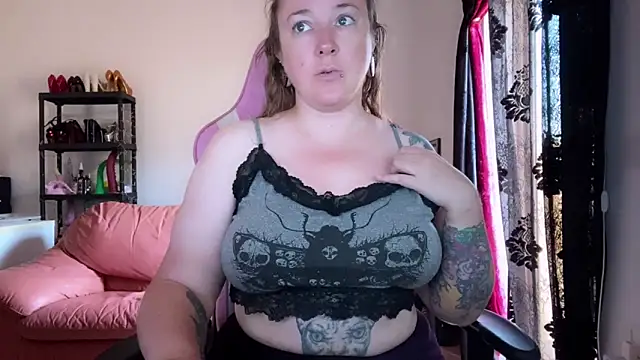 Snapshot of kisicaxx chatting on 22, 9, 2025 kisicaxx online show from 22, 9, 2025