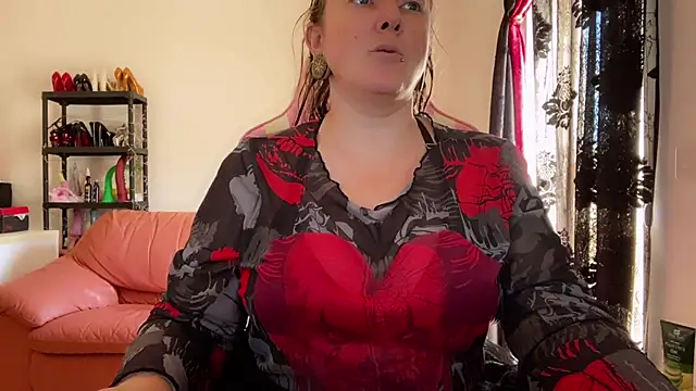 Snapshot of kisicaxx chatting on 7, 10, 2025 kisicaxx online show from 7, 10, 2025