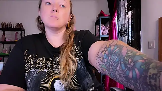 Snapshot of kisicaxx chatting on 3, 11, 2025 kisicaxx online show from 3, 11, 2025