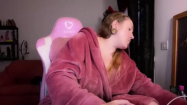 Snapshot of kisicaxx chatting on 8, 11, 2025 kisicaxx online show from 8, 11, 2025