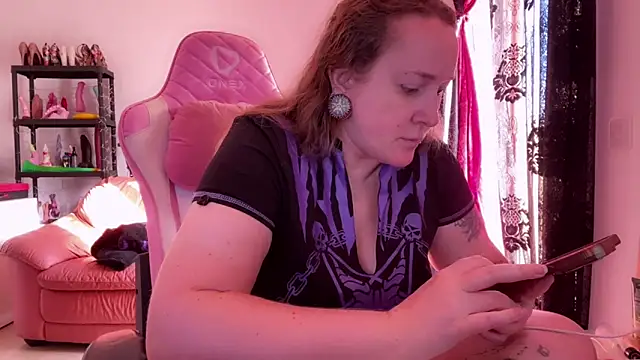 Snapshot of kisicaxx chatting on 11, 11, 2025 kisicaxx online show from 11, 11, 2025