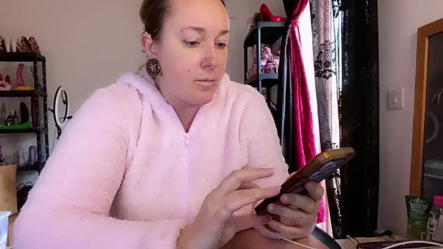 Snapshot of kisicaxx chatting on 13, 11, 2025 kisicaxx online show from 13, 11, 2025