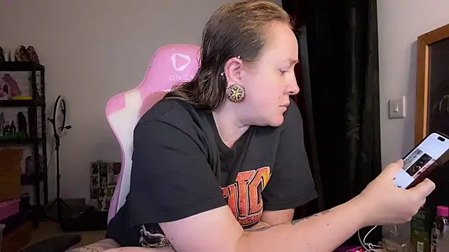 Snapshot of kisicaxx chatting on 18, 11, 2025 kisicaxx online show from 18, 11, 2025