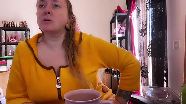 Snapshot of kisicaxx chatting on 21, 11, 2025 kisicaxx online show from 21, 11, 2025