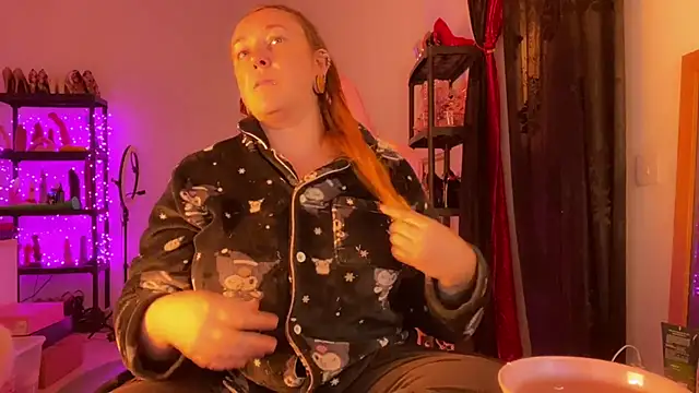 Snapshot of kisicaxx chatting on 24, 11, 2025 kisicaxx online show from 24, 11, 2025