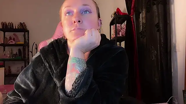 Snapshot of kisicaxx chatting on 25, 11, 2025 kisicaxx online show from 25, 11, 2025