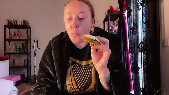 Snapshot of kisicaxx chatting on 26, 11, 2025 kisicaxx online show from 26, 11, 2025