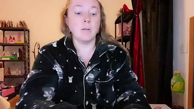 Snapshot of kisicaxx chatting on 14, 12, 2025 kisicaxx online show from 14, 12, 2025