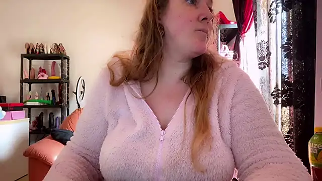 Snapshot of kisicaxx chatting on 2, 4, 2026 kisicaxx online show from 2, 4, 2026