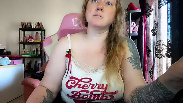 Snapshot of kisicaxx chatting on 5, 4, 2026 kisicaxx online show from 5, 4, 2026