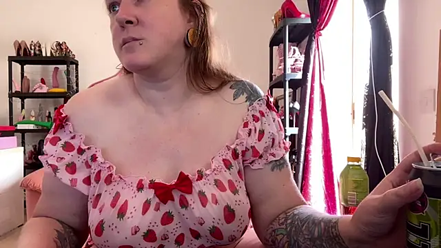 Snapshot of kisicaxx chatting on 14, 4, 2026 kisicaxx online show from 14, 4, 2026