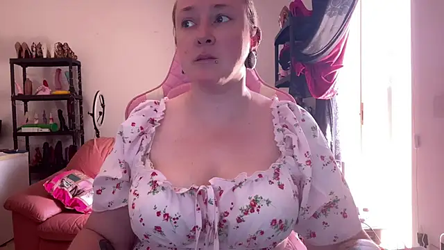 Snapshot of kisicaxx chatting on 16, 7, 2026 kisicaxx online show from 16, 7, 2026