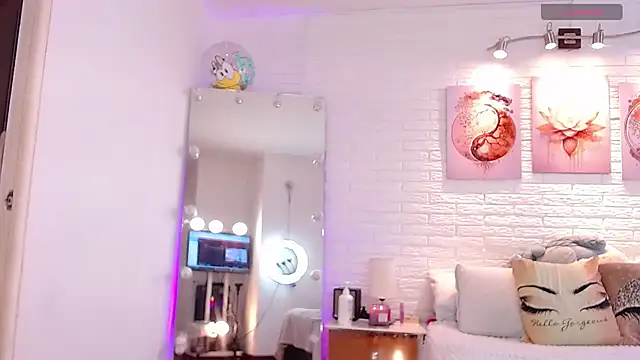 Snapshot of hollythomson chatting on 2, 3, 2026 hollythomson online show from 2, 3, 2026