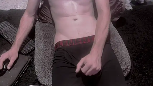 Snapshot of Happier_Naked chatting on 7, 5, 2026 Happier Naked online show from 7, 5, 2026
