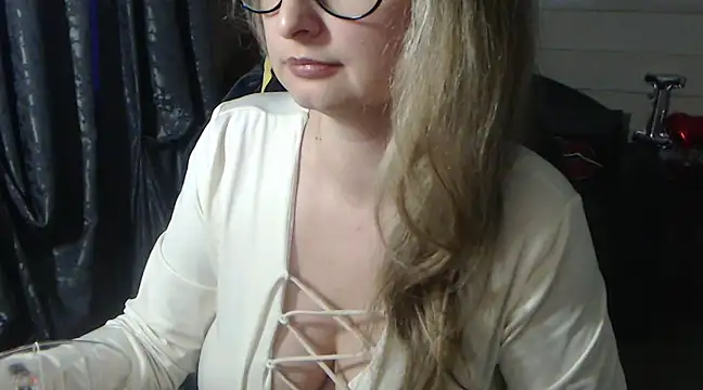 RubiLakros online show from 10, 3, 2025