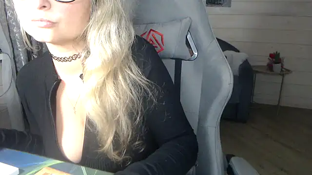 RubiLakros online show from 8, 9, 2025