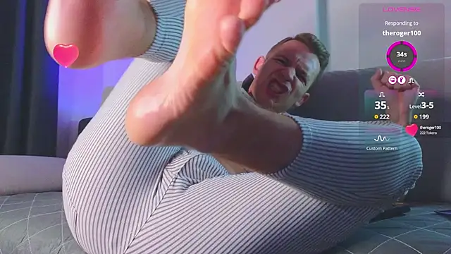 Snapshot of S3Xyes chatting on 7, 10, 2025 S3Xyes online show from 7, 10, 2025