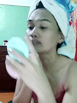 Snapshot of QueenSoreal chatting on 21, 9, 2025 QueenSoreal online show from 21, 9, 2025