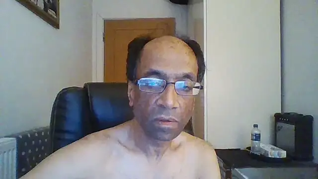 Snapshot of rauncher1 chatting on 11, 9, 2025 rauncher1 online show from 11, 9, 2025