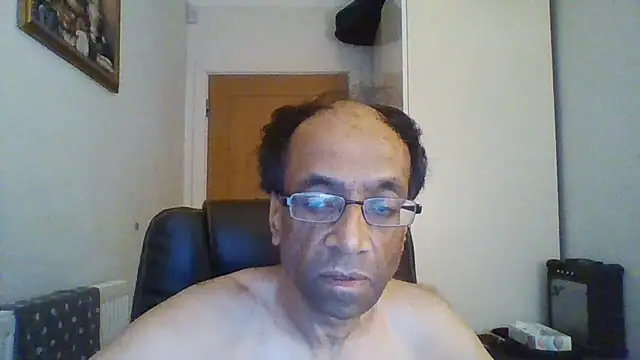 Snapshot of rauncher1 chatting on 12, 9, 2025 rauncher1 online show from 12, 9, 2025