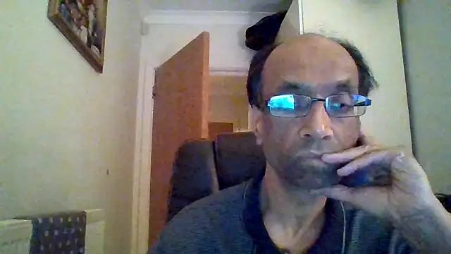 Snapshot of rauncher1 chatting on 17, 9, 2025 rauncher1 online show from 17, 9, 2025