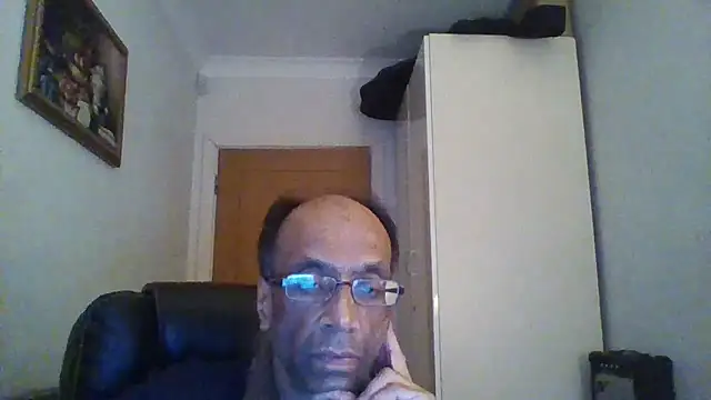 Snapshot of rauncher1 chatting on 28, 9, 2025 rauncher1 online show from 28, 9, 2025