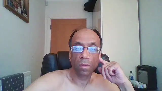 Snapshot of rauncher1 chatting on 29, 9, 2025 rauncher1 online show from 29, 9, 2025