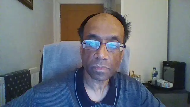 Snapshot of rauncher1 chatting on 14, 10, 2025 rauncher1 online show from 14, 10, 2025