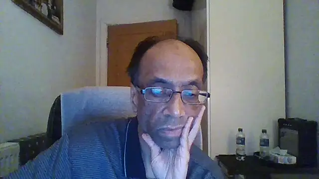 Snapshot of rauncher1 chatting on 15, 10, 2025 rauncher1 online show from 15, 10, 2025