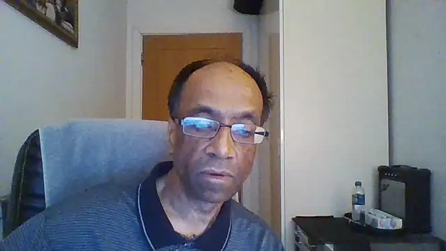 Snapshot of rauncher1 chatting on 17, 10, 2025 rauncher1 online show from 17, 10, 2025