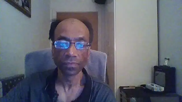 Snapshot of rauncher1 chatting on 8, 11, 2025 rauncher1 online show from 8, 11, 2025
