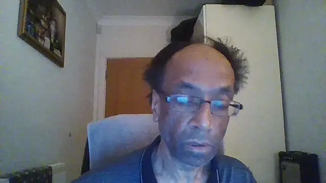 Snapshot of rauncher1 chatting on 14, 11, 2025 rauncher1 online show from 14, 11, 2025