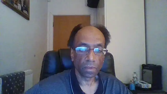 Snapshot of rauncher1 chatting on 18, 11, 2025 rauncher1 online show from 18, 11, 2025