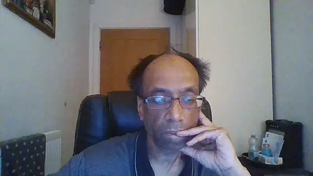 Snapshot of rauncher1 chatting on 19, 11, 2025 rauncher1 online show from 19, 11, 2025