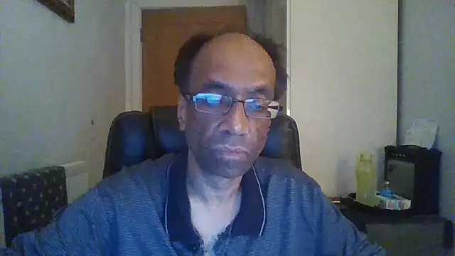 Snapshot of rauncher1 chatting on 22, 11, 2025 rauncher1 online show from 22, 11, 2025