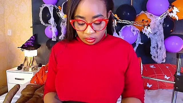 CaseyMoon online show from 28, 10, 2025