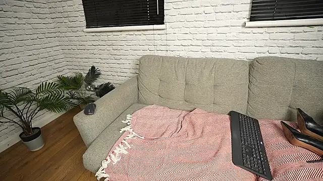 JessicaNylonQueen online show from 1, 2, 2025