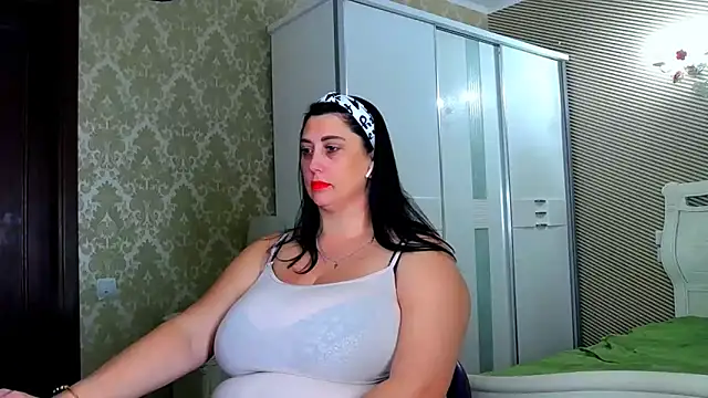 Evelyn Shy online show from 9, 1, 2025