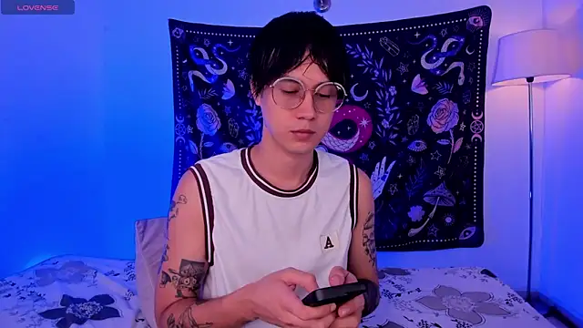 Snapshot of LeaneSeb chatting on 28, 2, 2025 LeaneSeb online show from 28, 2, 2025