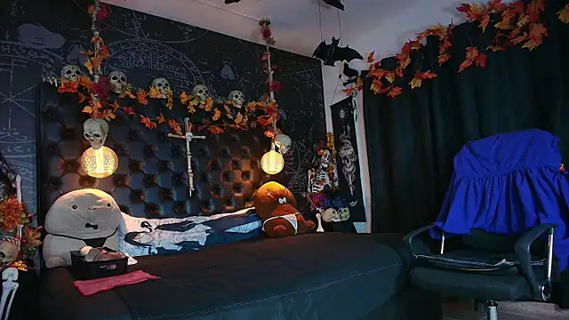 Snapshot of AlexHoe_ chatting on 25, 10, 2025 AlexHoe online show from 25, 10, 2025