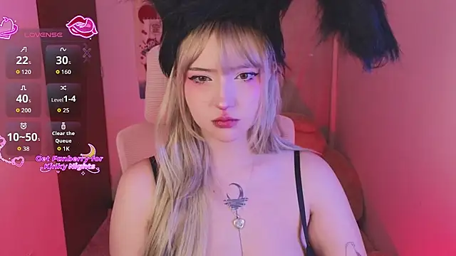 KuroChan420 online show from 3, 11, 2025