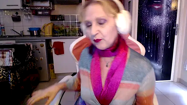 Snapshot of Ala-N-Dala chatting on 11, 4, 2026 Ala-N-Dala online show from 11, 4, 2026