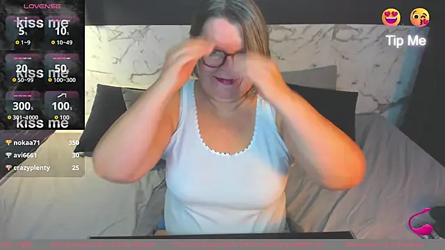 Snapshot of Shannonshine chatting on 24, 9, 2025 Shannonshine online show from 24, 9, 2025