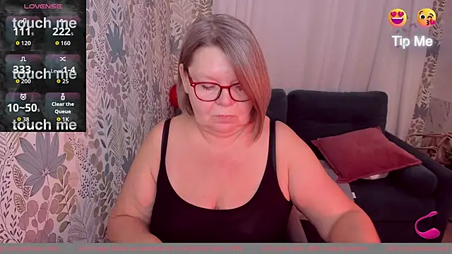 Snapshot of Shannonshine chatting on 2, 10, 2025 Shannonshine online show from 2, 10, 2025