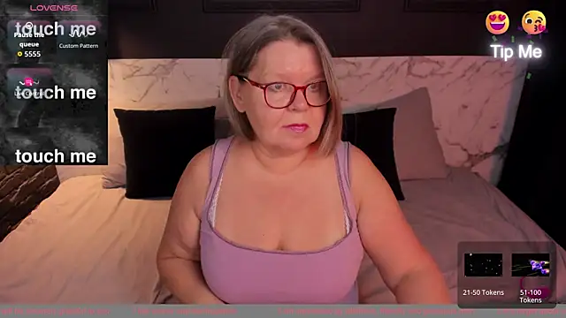 Snapshot of Shannonshine chatting on 9, 10, 2025 Shannonshine online show from 9, 10, 2025