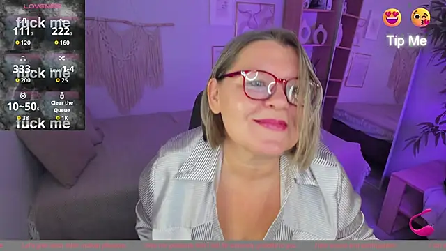 Snapshot of Shannonshine chatting on 18, 10, 2025 Shannonshine online show from 18, 10, 2025